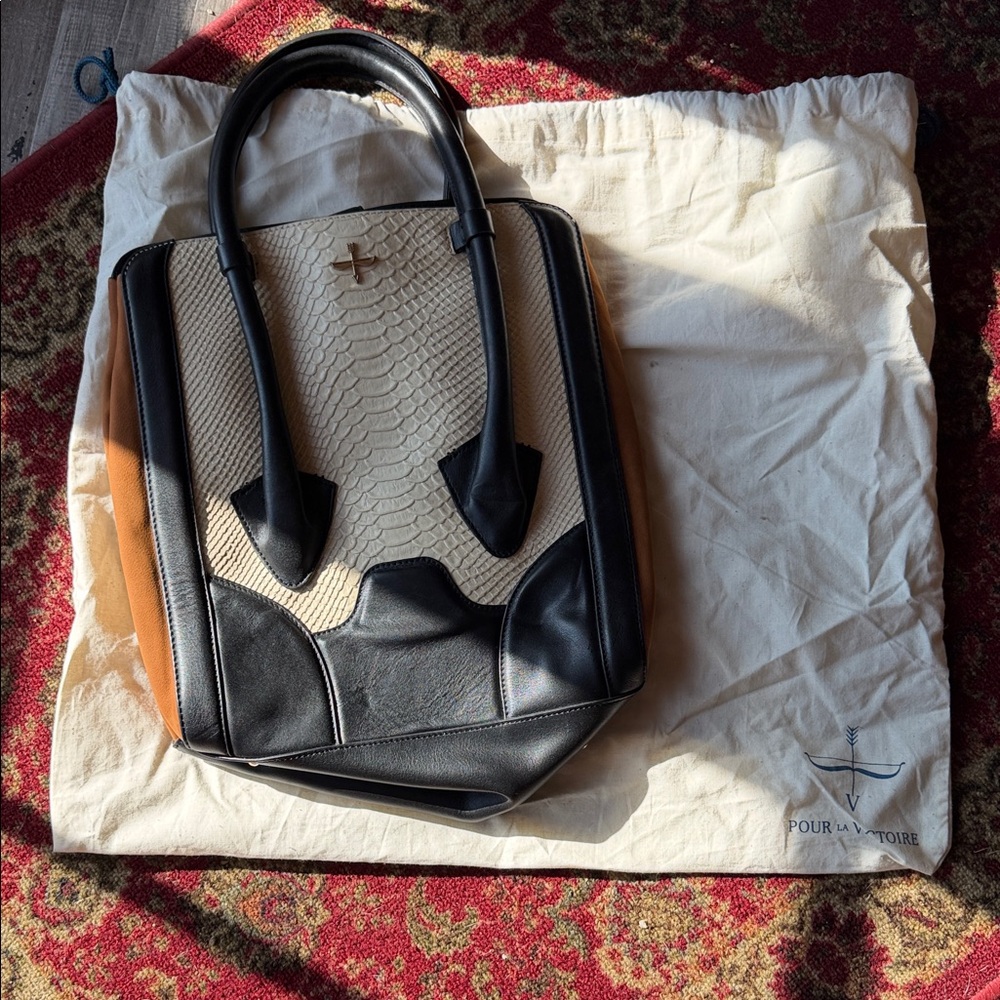 Pour La Victoire Black and Cream Tote